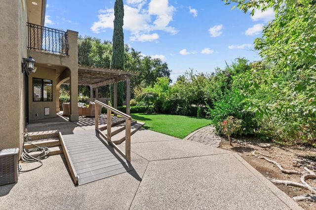 9201 Laguna Lake Way, Elk Grove, CA 95758