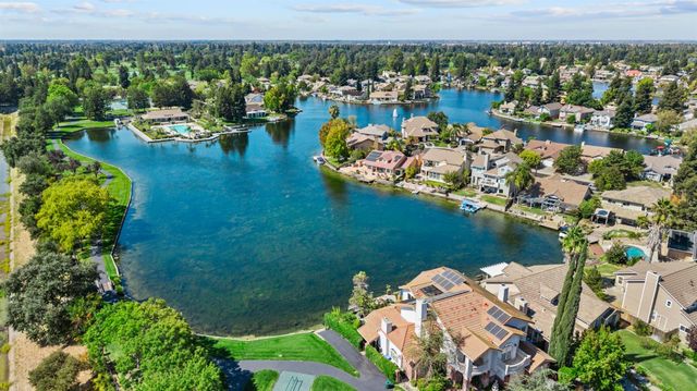 9201 Laguna Lake Way, Elk Grove, CA 95758