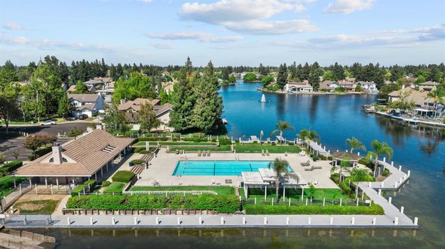 9201 Laguna Lake Way, Elk Grove, CA 95758