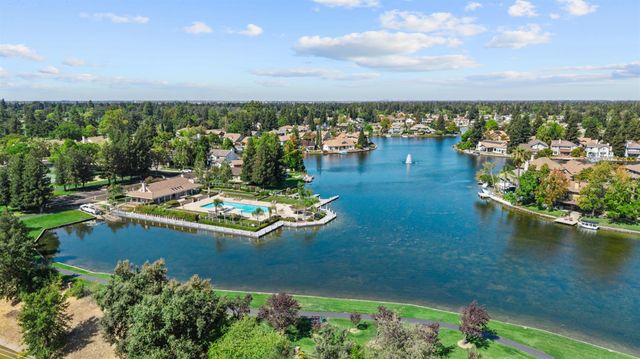 9201 Laguna Lake Way, Elk Grove, CA 95758