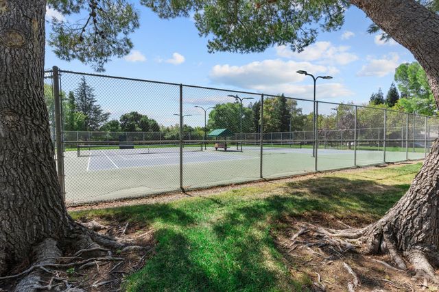 9201 Laguna Lake Way, Elk Grove, CA 95758
