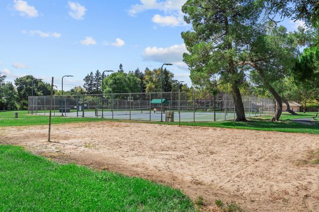 9201 Laguna Lake Way, Elk Grove, CA 95758