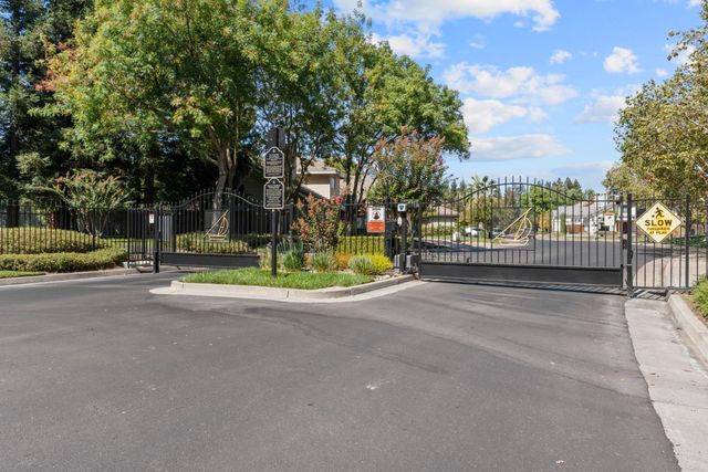 9201 Laguna Lake Way, Elk Grove, CA 95758