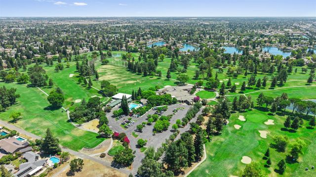 9201 Laguna Lake Way, Elk Grove, CA 95758