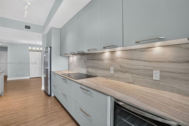 3232 SW 22nd Terrace 601, Miami, FL 33145
