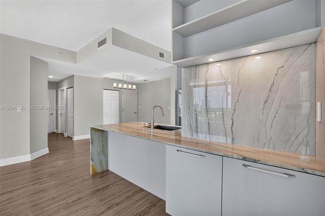 3232 SW 22nd Terrace 601, Miami, FL 33145