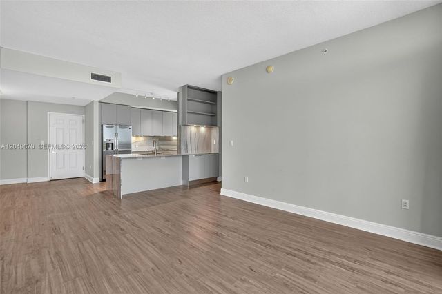 3232 SW 22nd Terrace 601, Miami, FL 33145