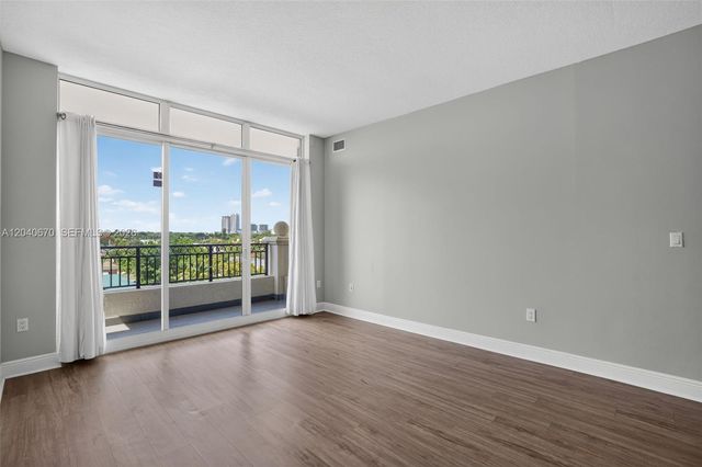 3232 SW 22nd Terrace 601, Miami, FL 33145