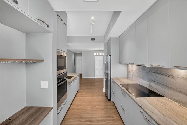 3232 SW 22nd Terrace 601, Miami, FL 33145