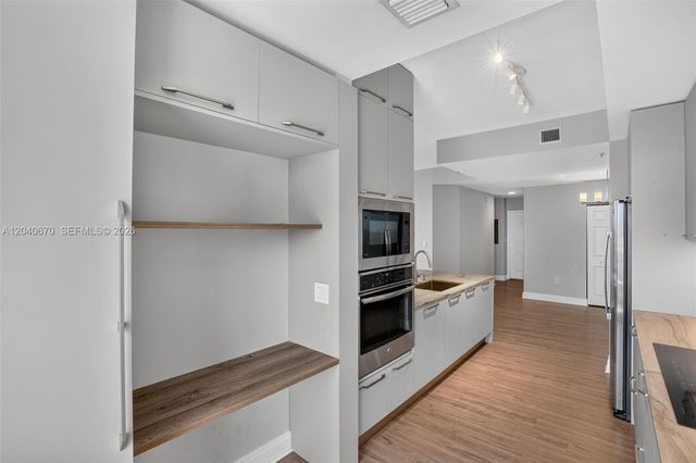 3232 SW 22nd Terrace 601, Miami, FL 33145
