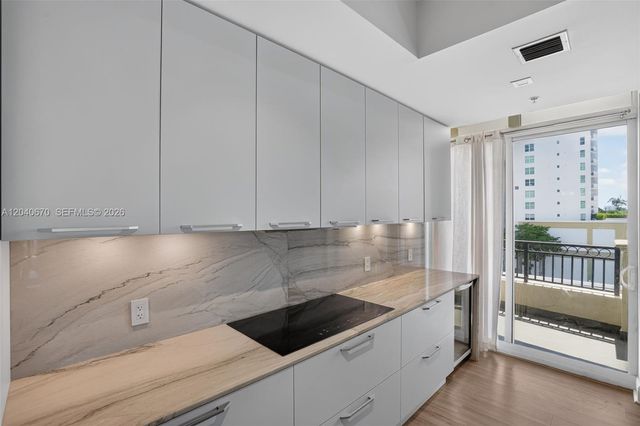 3232 SW 22nd Terrace 601, Miami, FL 33145