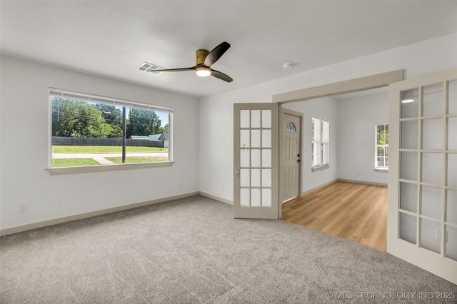 514 S Broadway Avenue, Coweta, OK 74429