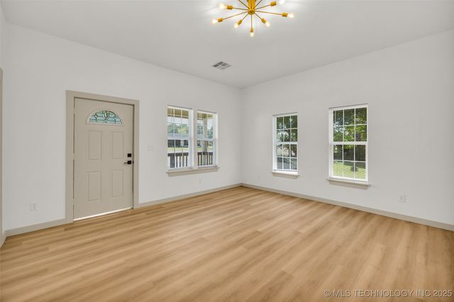 514 S Broadway Avenue, Coweta, OK 74429