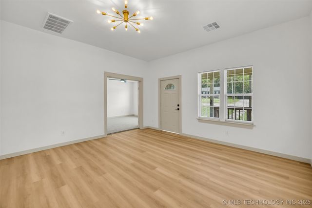 514 S Broadway Avenue, Coweta, OK 74429