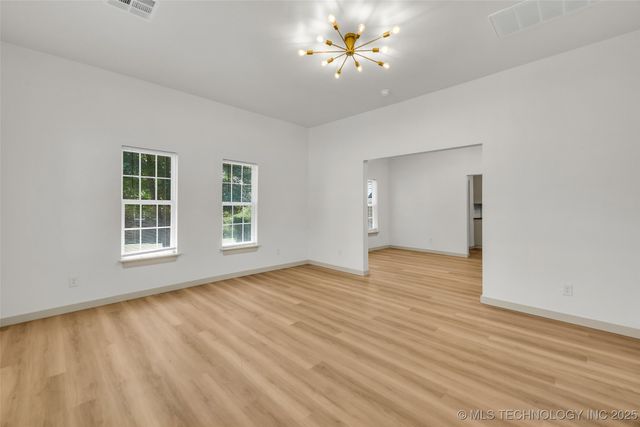 514 S Broadway Avenue, Coweta, OK 74429