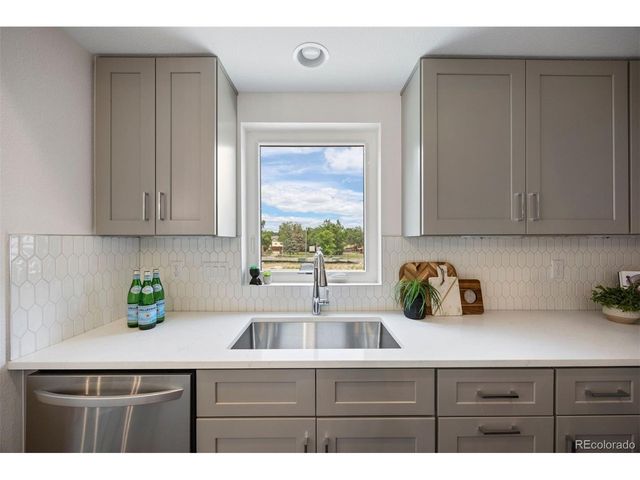8408 W 52nd Ave, Arvada, CO 80002