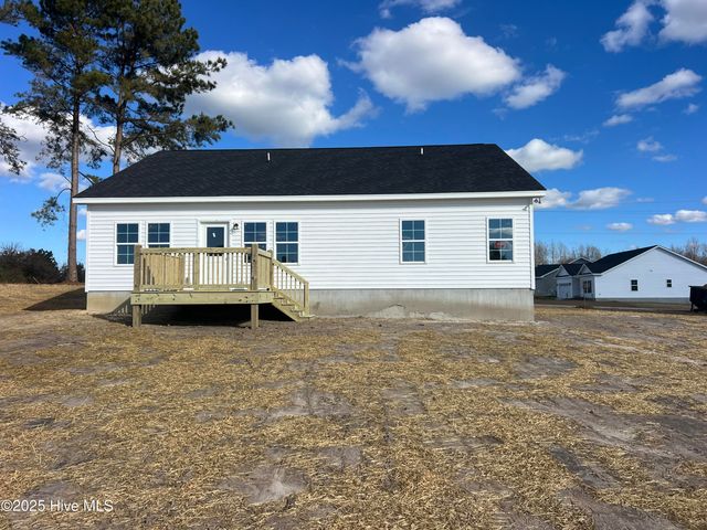 238 Deer Haven Drive, Richlands, NC 28574