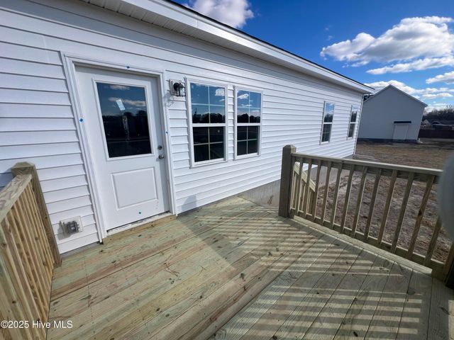 238 Deer Haven Drive, Richlands, NC 28574