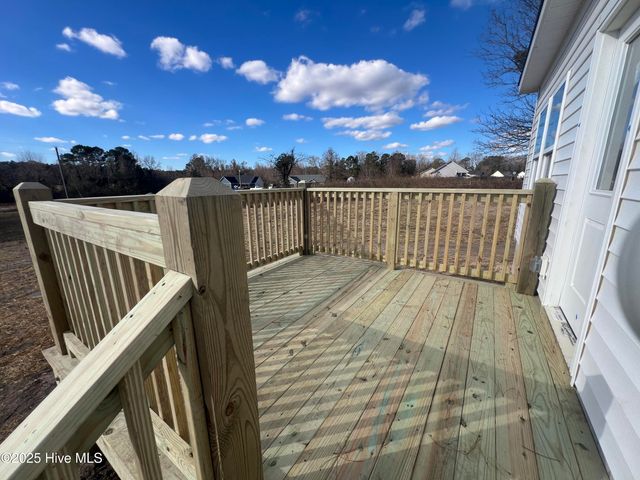 238 Deer Haven Drive, Richlands, NC 28574