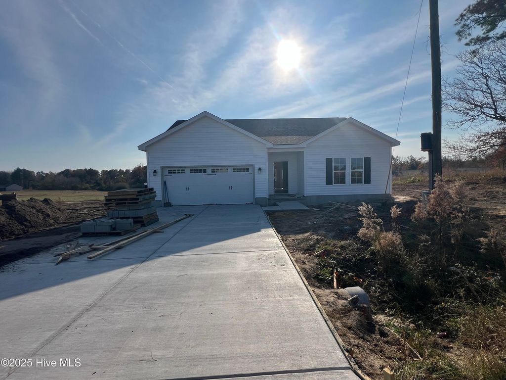 238 Deer Haven Drive, Richlands, NC 28574