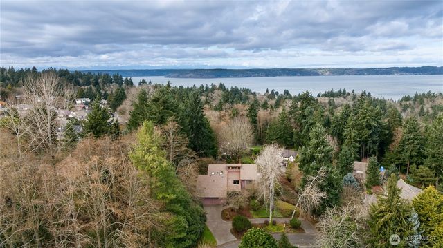 6008 Indian Trail NE, Tacoma, WA 98422