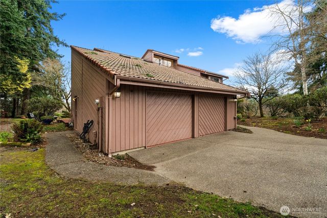 6008 Indian Trail NE, Tacoma, WA 98422
