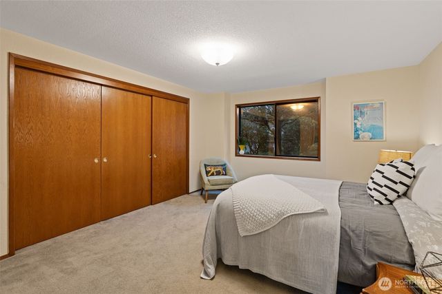 6008 Indian Trail NE, Tacoma, WA 98422