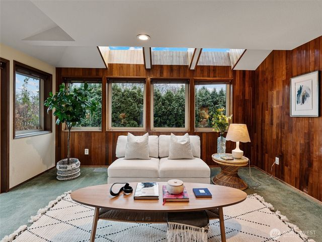 6008 Indian Trail NE, Tacoma, WA 98422