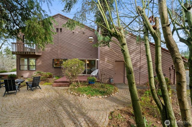 6008 Indian Trail NE, Tacoma, WA 98422