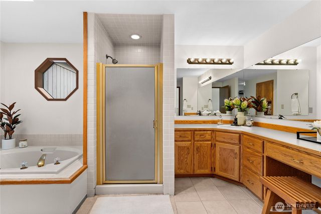 6008 Indian Trail NE, Tacoma, WA 98422