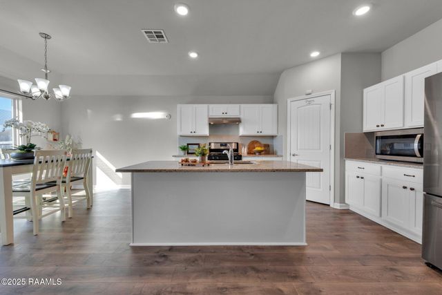 214 S Lakepointe Drive, Lafayette, LA 70506