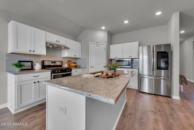 214 S Lakepointe Drive, Lafayette, LA 70506