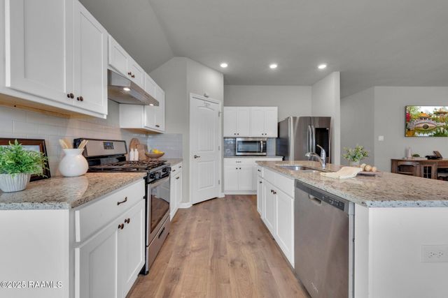 214 S Lakepointe Drive, Lafayette, LA 70506