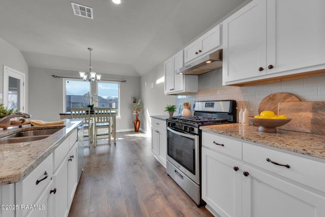 214 S Lakepointe Drive, Lafayette, LA 70506