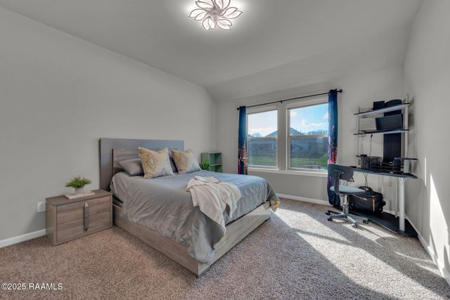 214 S Lakepointe Drive, Lafayette, LA 70506