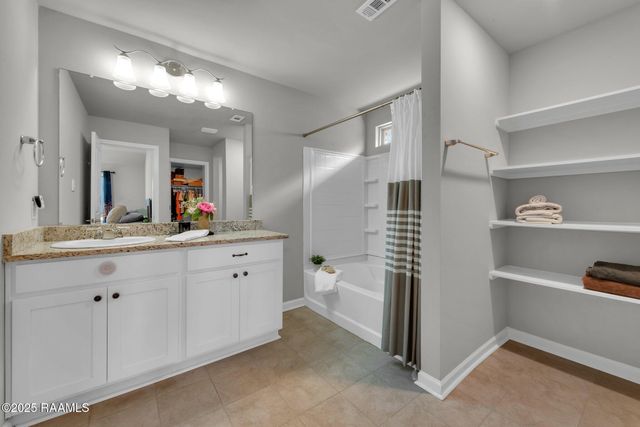 214 S Lakepointe Drive, Lafayette, LA 70506