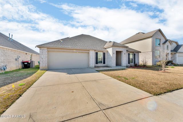 214 S Lakepointe Drive, Lafayette, LA 70506