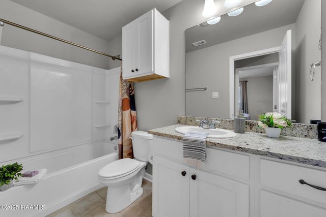 214 S Lakepointe Drive, Lafayette, LA 70506