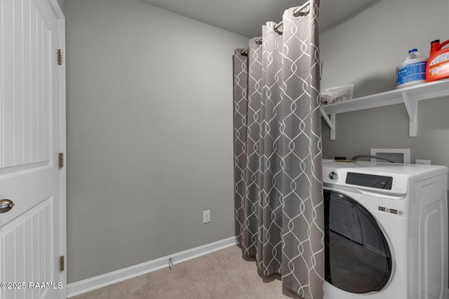 214 S Lakepointe Drive, Lafayette, LA 70506