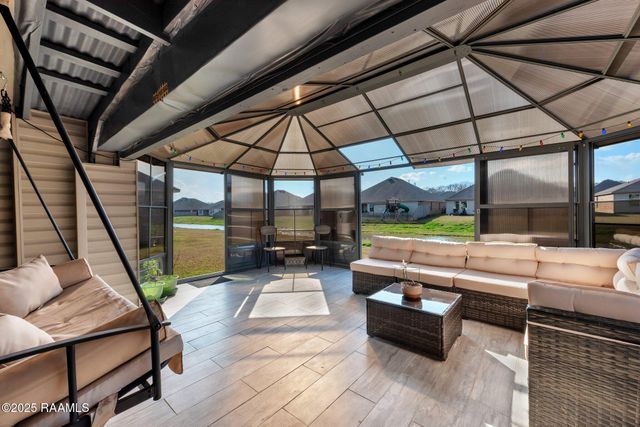 214 S Lakepointe Drive, Lafayette, LA 70506