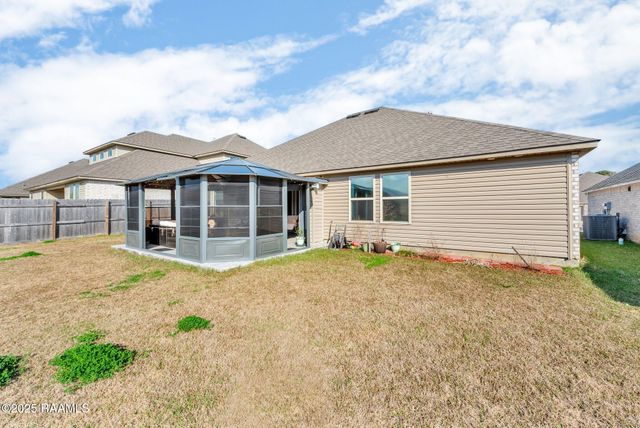 214 S Lakepointe Drive, Lafayette, LA 70506