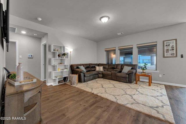 214 S Lakepointe Drive, Lafayette, LA 70506