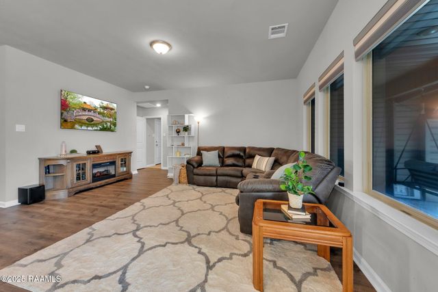 214 S Lakepointe Drive, Lafayette, LA 70506