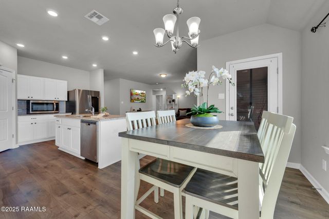 214 S Lakepointe Drive, Lafayette, LA 70506