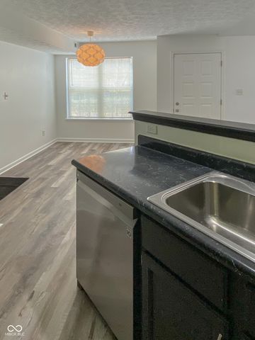 9467 Wimbledon Court, Indianapolis, IN 46250