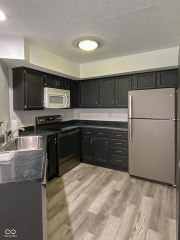 9467 Wimbledon Court, Indianapolis, IN 46250