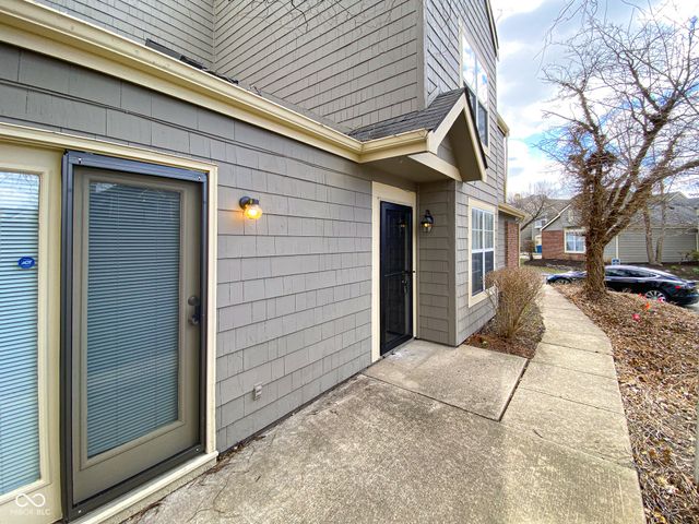 9467 Wimbledon Court, Indianapolis, IN 46250