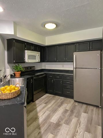 9467 Wimbledon Court, Indianapolis, IN 46250