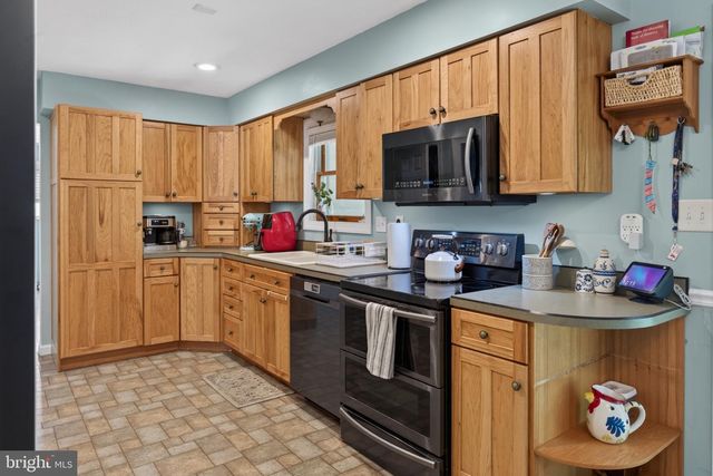 49 E LAKEVIEW DR, Littlestown, PA 17340