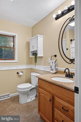 49 E LAKEVIEW DR, Littlestown, PA 17340